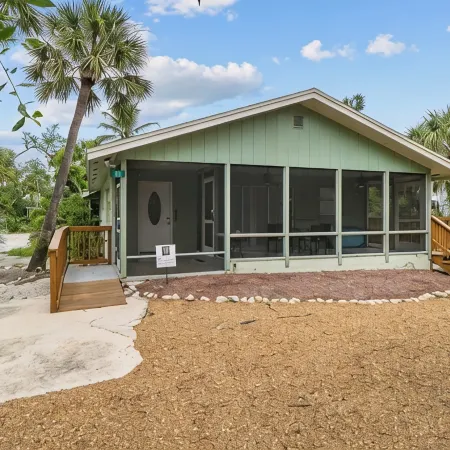 Sanibel Shore C1- 2-Bedroom Cottage Sanibel Near the Beach
