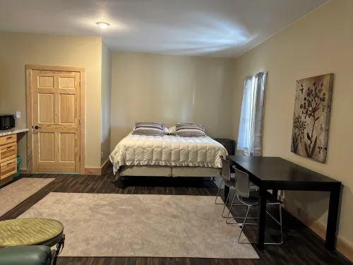 Cozy studio in charming Duluth