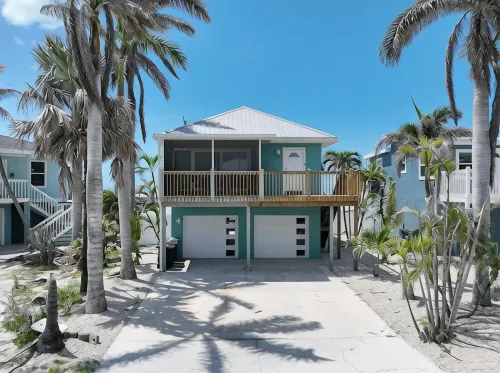 Oceanview 3-Bdrm Home Steps from Beach!  Heated Pool & Hot Tub.  Sleeps 6. - Bungalows