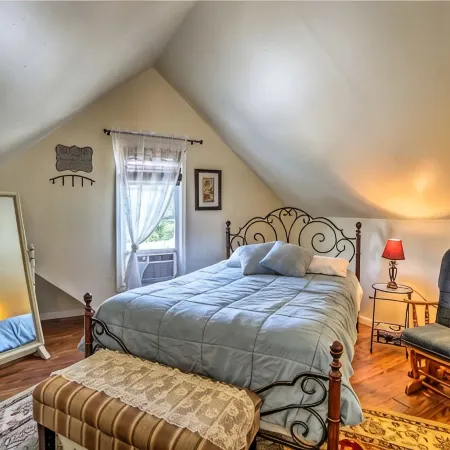 Lake Life 2BR in the Heart of GOTL!