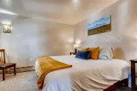 BRECKENRIDGE 2 BEDROOM CONDO, FREE SHUTTLE TO PEAK 8 & TOWN,  CLOSE TO RESORT - 2-Star