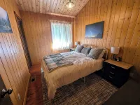 Glacier Creek Chalet- A spacious mountain retreat. Family and pet friendly.
