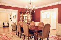 7th Ave Manor, Remodeled 1930’s Manor just minutes from Historic Downtown Laurel