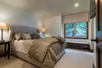 Luxury 3 bedroom + loft located on Dollar mountain in Elkhorn w/ pool & hot tub - 4 stjerner
