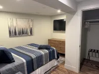 GRAND TRAVERSE GETAWAY Downtown luxury condo 3 blocks from the beach, sleeps 16. - 4 ดาว