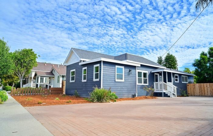 Family Retreat in the Village - Yard & Patio