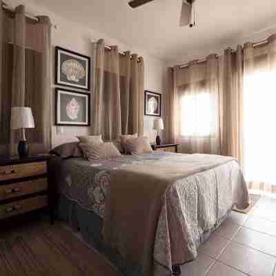 Fantastic Condo on the Beach. Relax and enjoy the breeze !!! Rooms