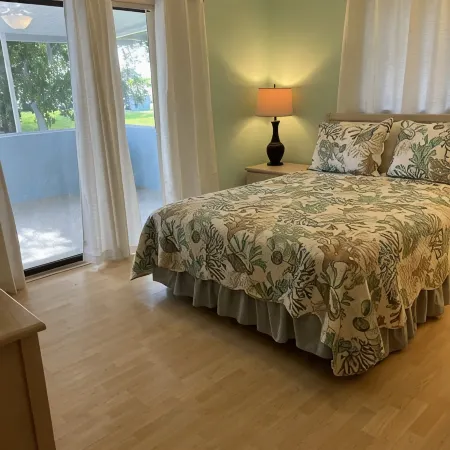 Close to beach ! 3 Bdrm , 2 Bath - Duplex