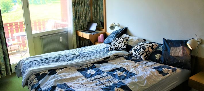 Top apartment Wolfspfote in the vacation resort with swimming pool in the Hochschwarzwald paradise Hotels in Schluchsee