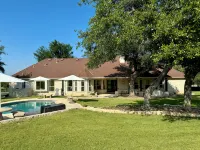 “Amazing Deal” Our French Hill Country Estate on over 3 Acres with Private Pool. - Ylellinen