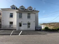 Montagu Steps 3 bedroom apartment with sea views
