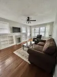 Historical Spacious 1-Bedroom Apartment Unit 3 - Homestays