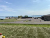 Comfortable suite, great location, easy access to Lake Superior! - 3-Star