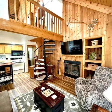 Cozy Cabin in Black Bear-Central Heating-Family & Pet Friendly-Resort Pool