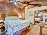 Direct Oceanfront Kalapaki Beach Home, Wrap-Around Lanai, A/C, Views, Sleeps 8 カラパキビーチ周辺のホテル