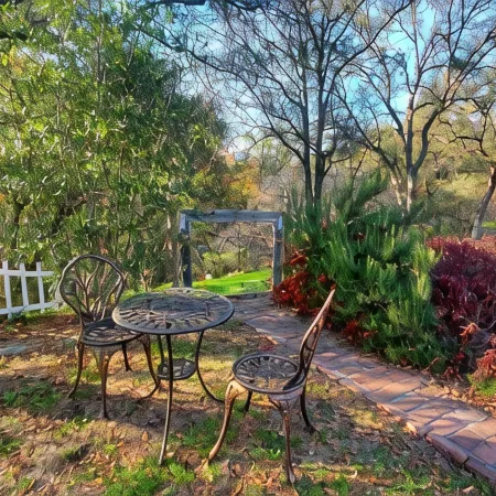 Private house close to Sequoia National Park with pool and private river access