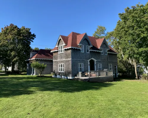 Registered Historic Edwardian Carriage House. Close to Katy's Cove.Pet Friendly. Hotels in Saint Andrews
