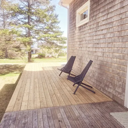 Water view, king bed, 3 min. to beach, near downtown, full kitchen, pet friendly