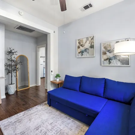 Charming Cottage in historic Nacogdoches. Steps away from the brick streets!