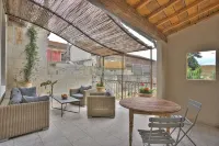 South-facing suite with terrace in town center - Bintang 4