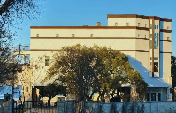 Luxury Lakefront Property and Wedding Venue
