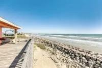 Shore House: Sand Beneath, Waves at Your Doorstep! Perfect deck for Sunrise! - WiFi