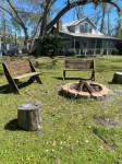 Beautiful 2 story house overlooking the water. Has arcade & Close to the springs