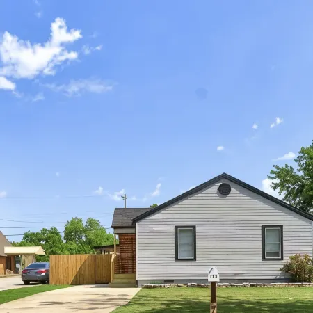 OU-Walk to Main St- Big Deck- Patio -Fire Pit -Man Cave