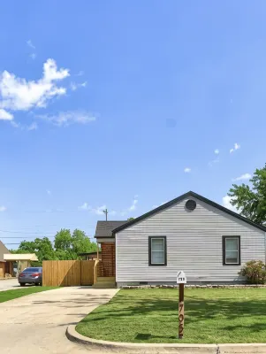 OU-Walk to Main St- Big Deck- Patio -Fire Pit -Man Cave - 방갈로