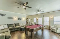 Belle of Belton-Spacious/Central Location/Pool/Hot Tub/Game Room w/ Pool Table
