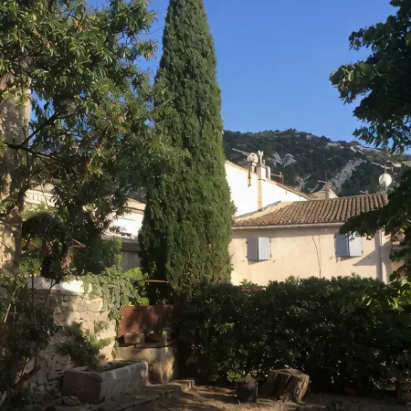 Beautiful Provencal house, French billiards and swimming pool - 8 people