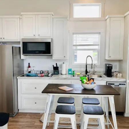 Goose Island Flats - The Ibis 1 BR 1 BA