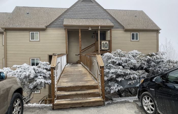 Luxury condo, slope side located at the top of Sugar Mountain. GREATVEIWS!