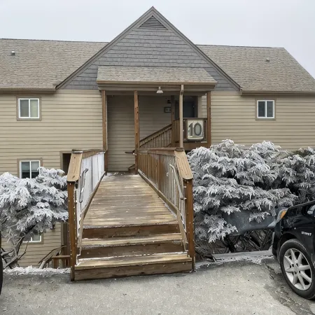 Luxury condo, slope side located at the top of Sugar Mountain. GREATVEIWS!