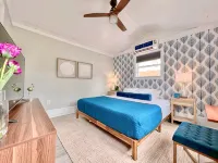 🌴 Resort-Style Pool 🌴 Walk to Beach 🏖️ 3 King Bedrooms 🕹️ Arcade Games - 3-Star