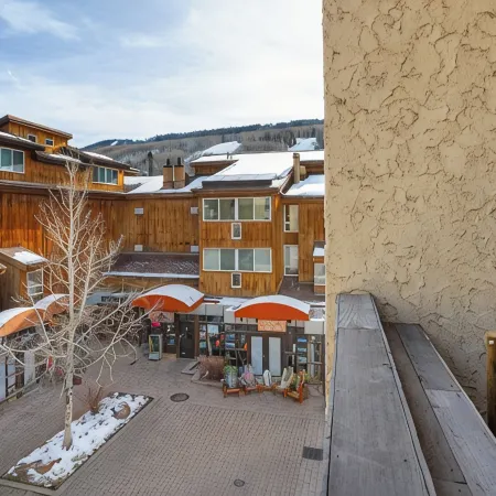 Ski-in/Ski-Out Penthouse 200ft to Gondola, Mountain Views, Fireplace & Balcony