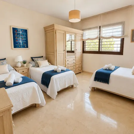 Lux Villa with Year-Round Heated Pool, beautiful outdoor space & Game Room