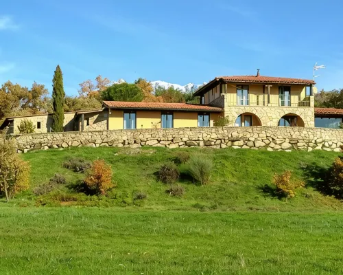 Fantastic rural house "Amaltea" in Candeleda Hoteles en Candeleda