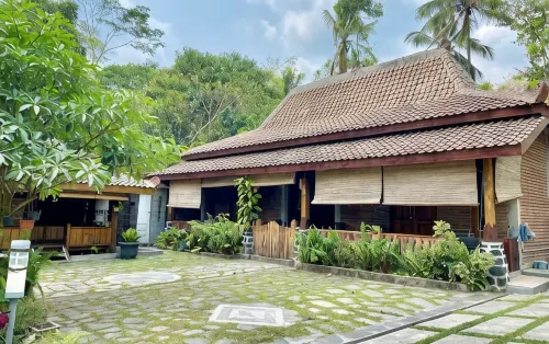 TwoSpaces Living at Pondok Pakde, Jogja - Guest houses