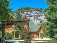 Luxury Riverfront Lodge Fishing, Hot Tub & White River Access and Ozark Views” 백스터 카운티 호텔