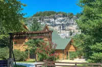 Luxury Riverfront Lodge Fishing, Hot Tub & White River Access and Ozark Views”