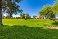 Gilbert Oasis ~ 5-Star Luxury Remodel! EV Charger, Putting Green & Single Story - Hot Tub