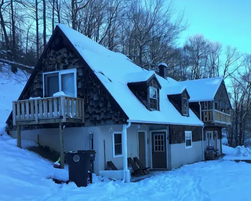 Muskie-Lounge River Retreat! Secluded getaway. Hotels in Upshur County
