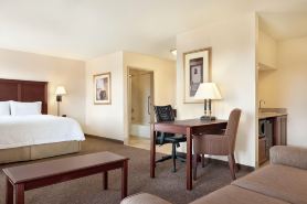 Hampton Inn & Suites West Bend