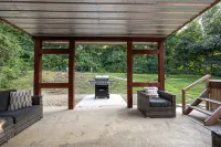Escape to Sage Creek Cabin: 5 Acres + Privacy + Hot Tub + Fire Pit