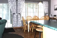 Lazy Bear Lodge on snow/UTV trails and lake - 3-Star