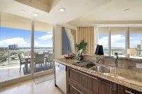 Ritz Carlton 3 bedroom Condo - Beach