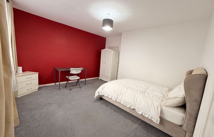 Charming Guest Room in Leicester with Garden and WiFi
