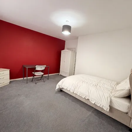 Charming Guest Room in Leicester with Garden and WiFi Отели рядом с достопримечательностью «Собор Лестера»