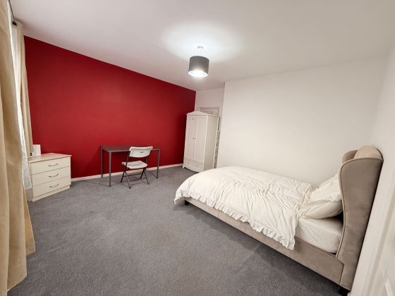 Charming Guest Room in Leicester with Garden and WiFi